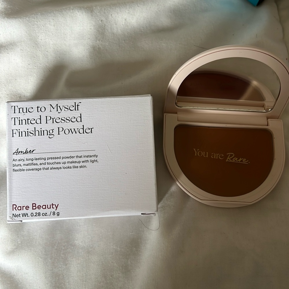 rare beauty finishing powder - amber